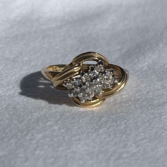 10k 2-tone Diamonds Ring